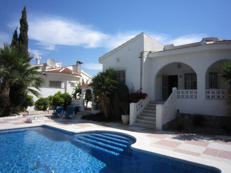 Rojales Villa with Jacuzzi, Rojales