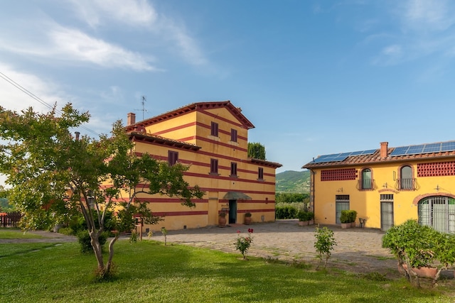 Herrenhaus mit Pool und Spielbereich