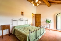 Herrenhaus mit Pool und Spielbereich