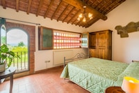 Herrenhaus mit Pool und Spielbereich