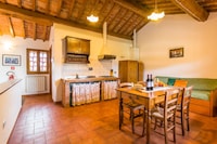 Herrenhaus mit Pool und Spielbereich