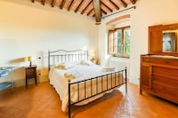 Villa in Tuscany with Pool & Olive Trees