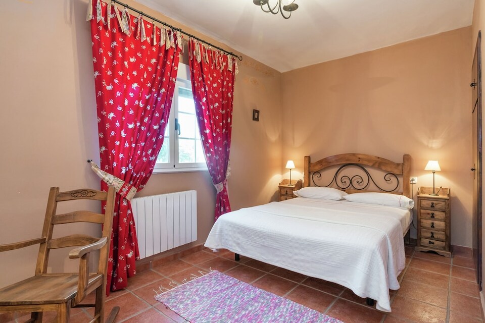 Holiday Home in Tajo with Pool & Forest, Herrera de Alcántara