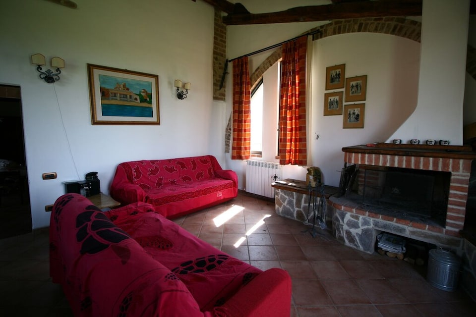 Casa rural en Asciano con piscina y vistas, Asciano