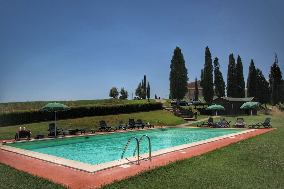 Casa rural en Asciano con piscina y vistas, Asciano