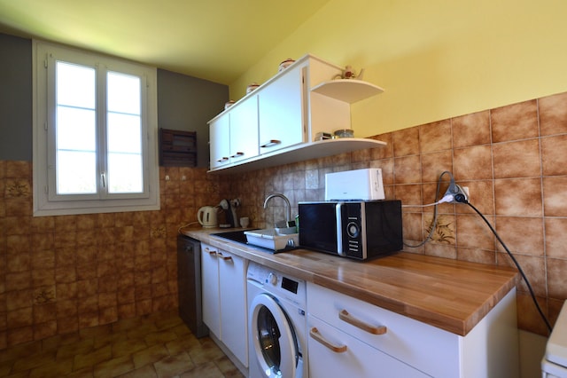 Tower Home in Brignac with Private Garden, Brignac-la-Plaine