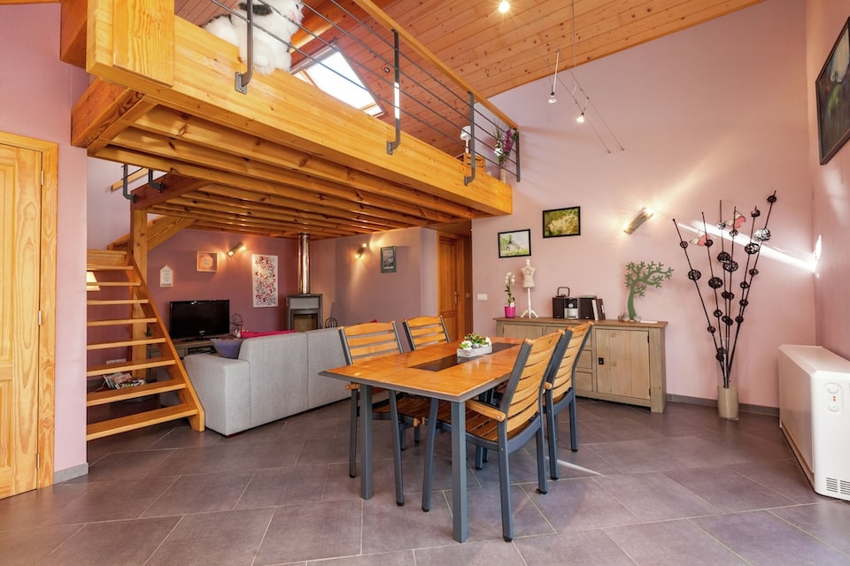 Casa en Ardenas con Jacuzzi, La Roche-en-Ardenne