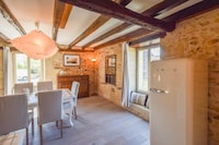 Kulturschatz in der Dordogne mit Furries