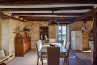 Kulturschatz in der Dordogne mit Furries