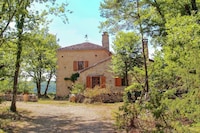 Ferienhaus in Bouzic mit Talblick