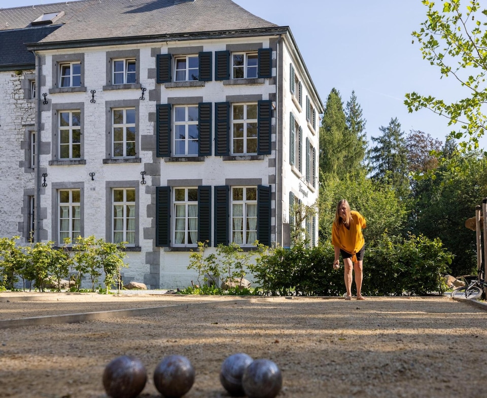 Schloss am Flussufer in Aywaille, Aywaille