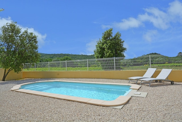 Villa in St Laurent mit Pool & Aussicht, Saint-Laurent-de-Carnols