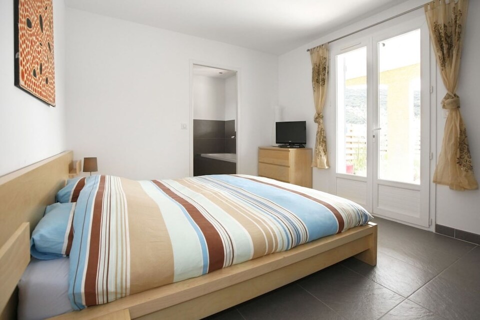 Roquebrun Villa with Pool Stay, Roquebrun