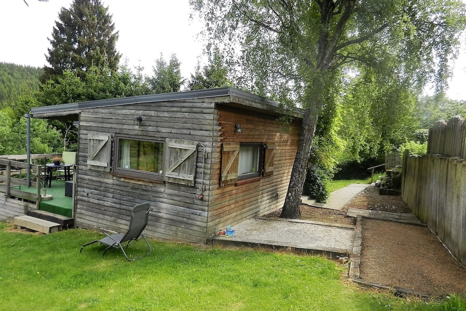 De charme van een houten chalet met een prachtig uitzicht, niet ver van Spa, Stoumont