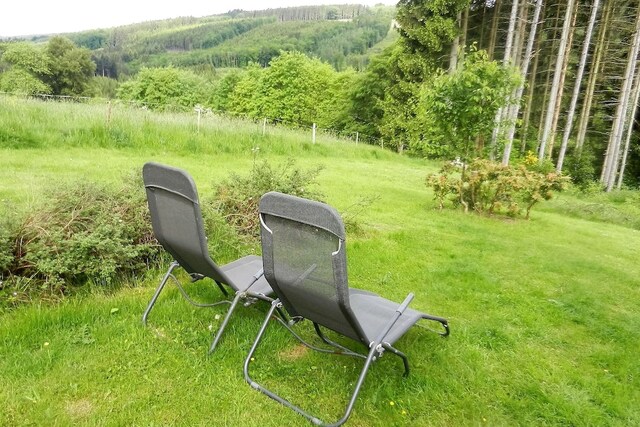 De charme van een houten chalet met een prachtig uitzicht, niet ver van Spa, Stoumont