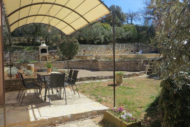 Maison de vacances avec piscine à Roussillon, Roussillon