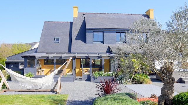 Holiday Home in Guisseny with Jacuzzi & Beach