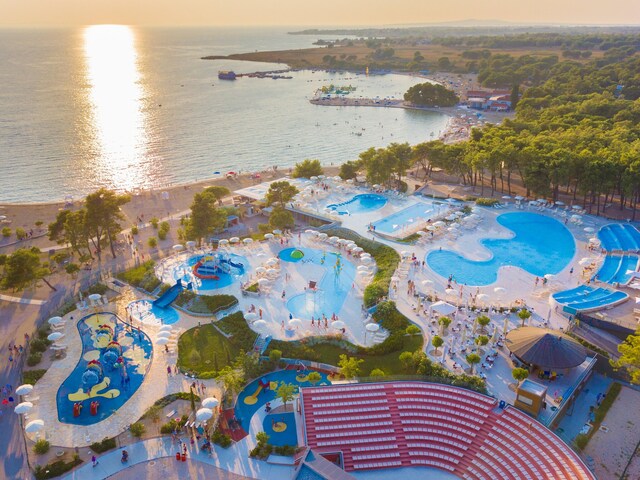 Zaton Resort Mobilheim mit Pool