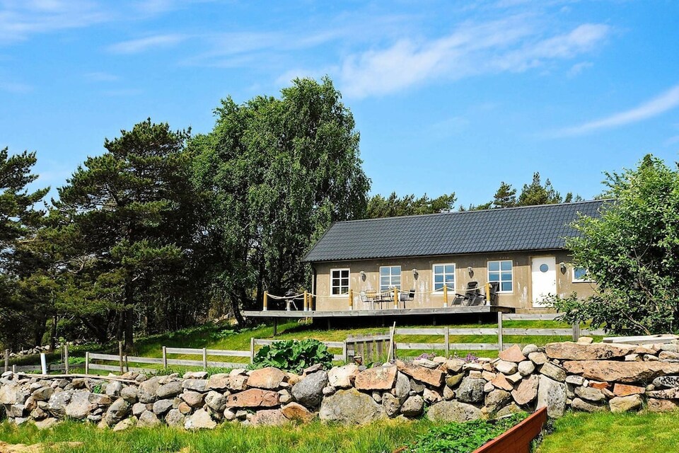 6 person holiday home in VAREKIL, Orust