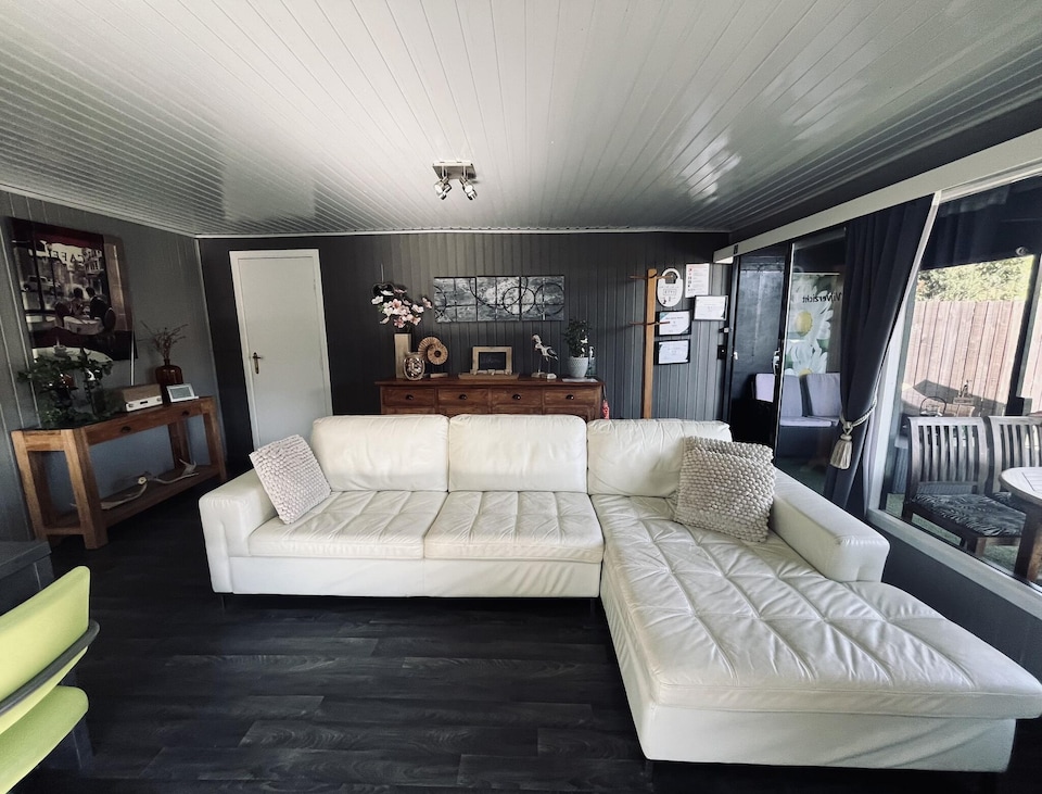 Modern waterfront chalet, Geel