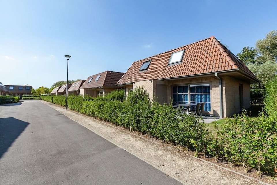 Lovely Holiday Home in Adinkerke with Fenced Garden, De Panne
