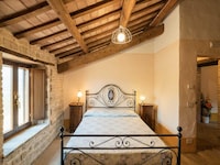 Elegant stenen huis met zwembad