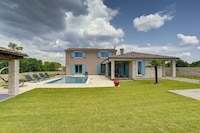 Villa in Svetvincenat mit Pool nahe Rovinj