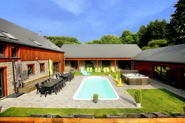 Villa in Manhay met privézwembad
