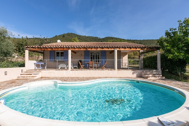 Villa in Roquebrun mit Pool und Garten