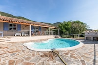Villa in Roquebrun mit Pool und Garten
