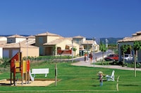 Villa in Frankreich mit Seeblick und Pool