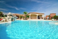 Villa in Les Hauts du Lac mit Seeblick