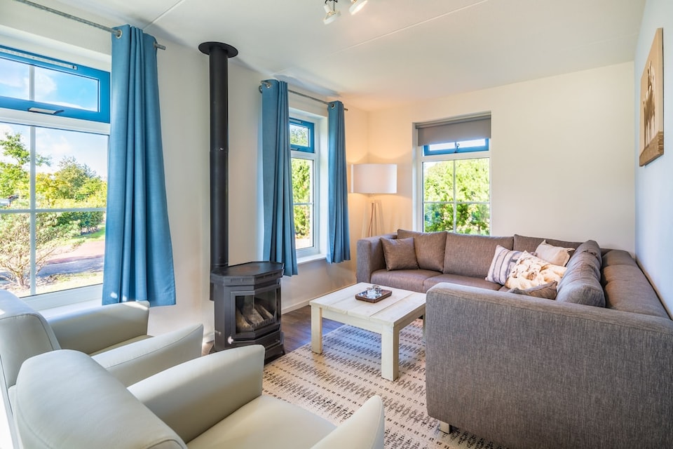 Bungalow near Texel Coast with Garden, Texel