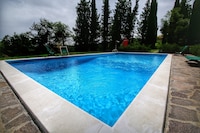 Quaint cottage with pool