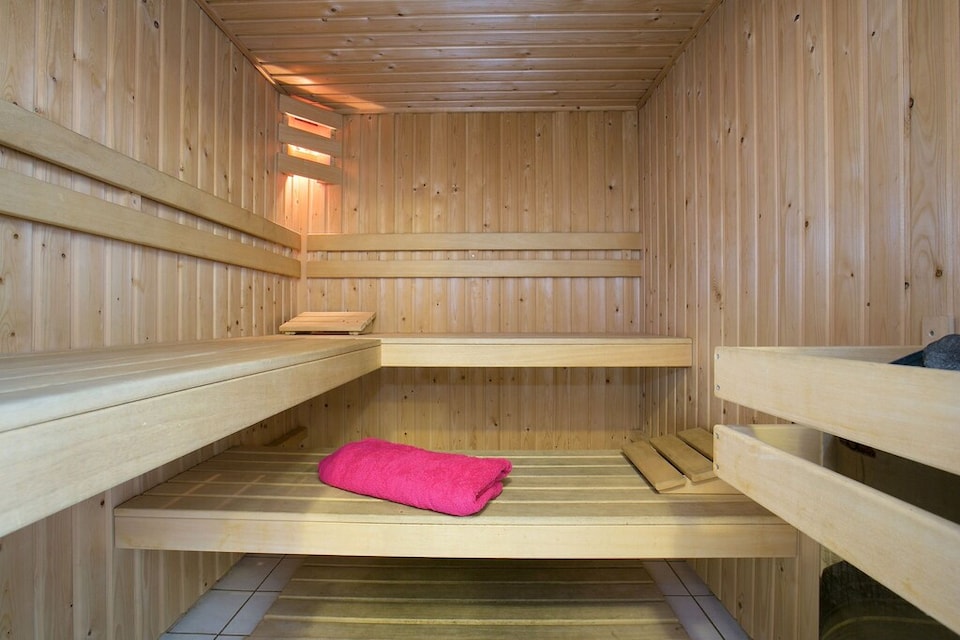 Villa by the Harbour with Sauna, Hellevoetsluis