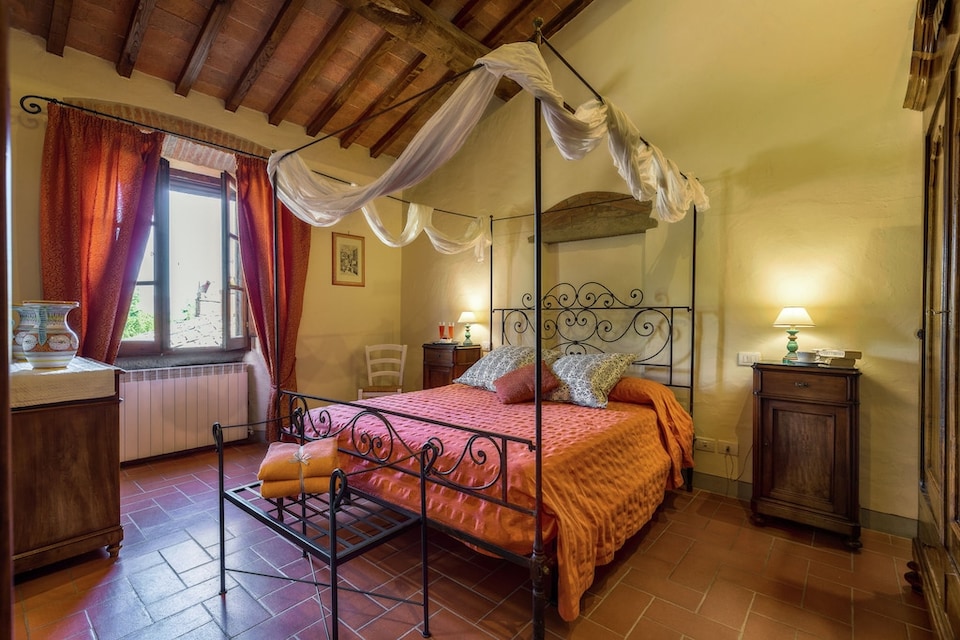 Villa en Cortona con piscina privada y viñedos, Cortona
