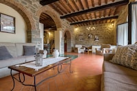 Ruime Cortona Villa