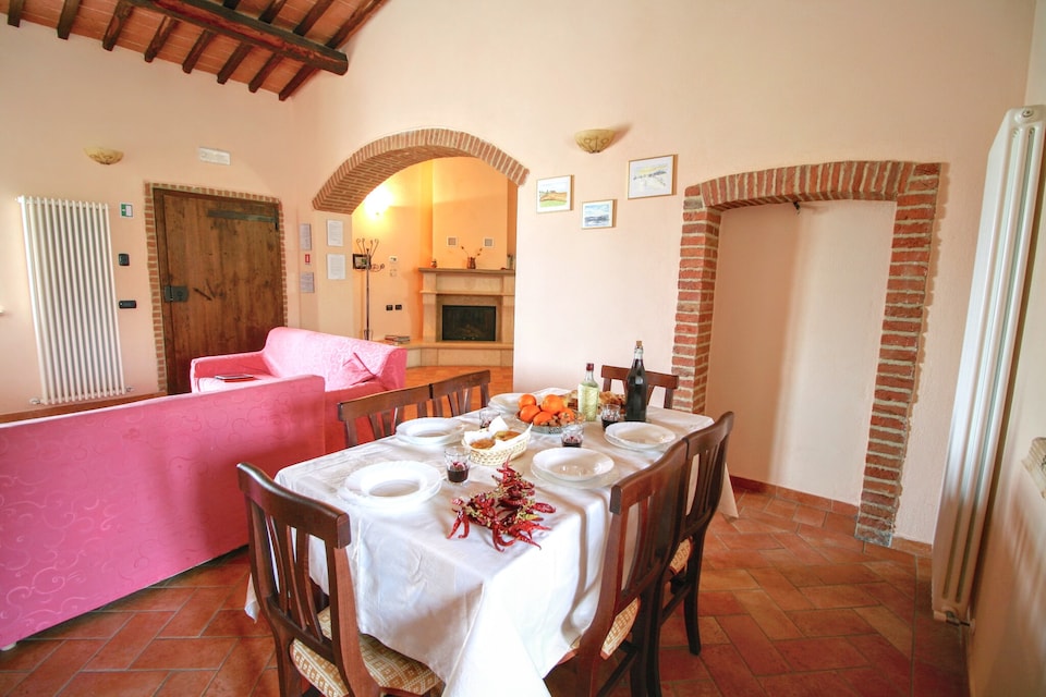 Casa rural en Asciano con piscina y barbacoa, Asciano