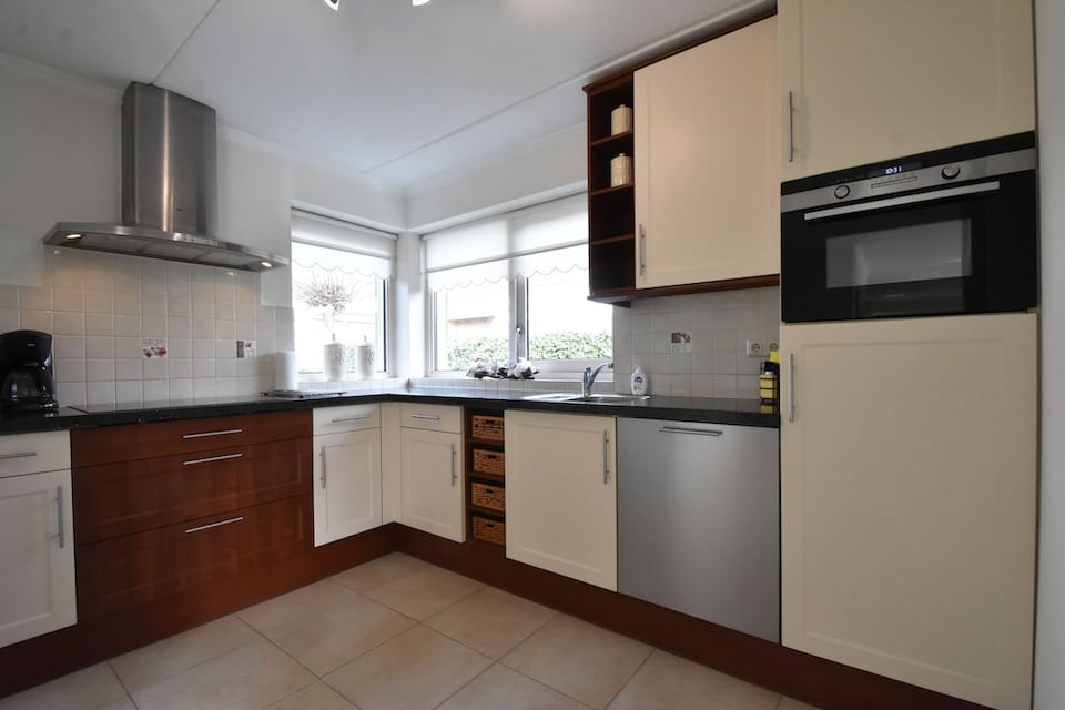 Family Home in Zeewolde by Forest Trails, Zeewolde