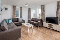 Villa bij Aquadelta met tuin en parkeren