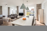 Villa bij Aquadelta met tuin en parkeren