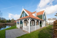 Villa aan het water in Aquadelta