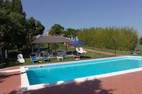 Flat with swimming pool and air conditioning