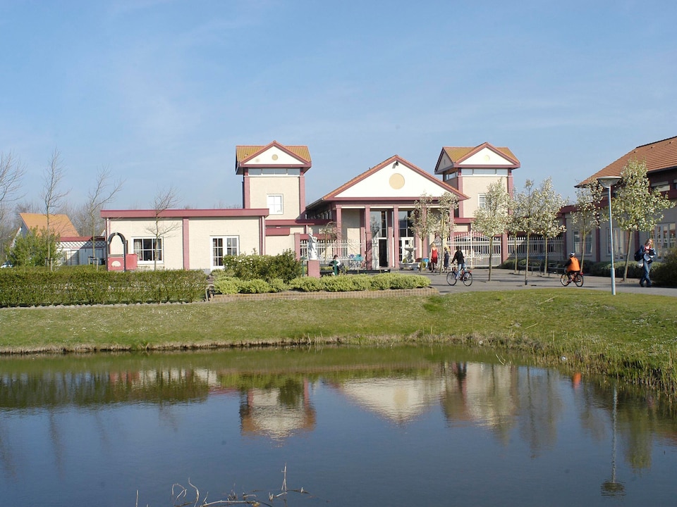 Detached villa with 4 bedrooms, 1 km. from the sea, Schouwen-Duiveland