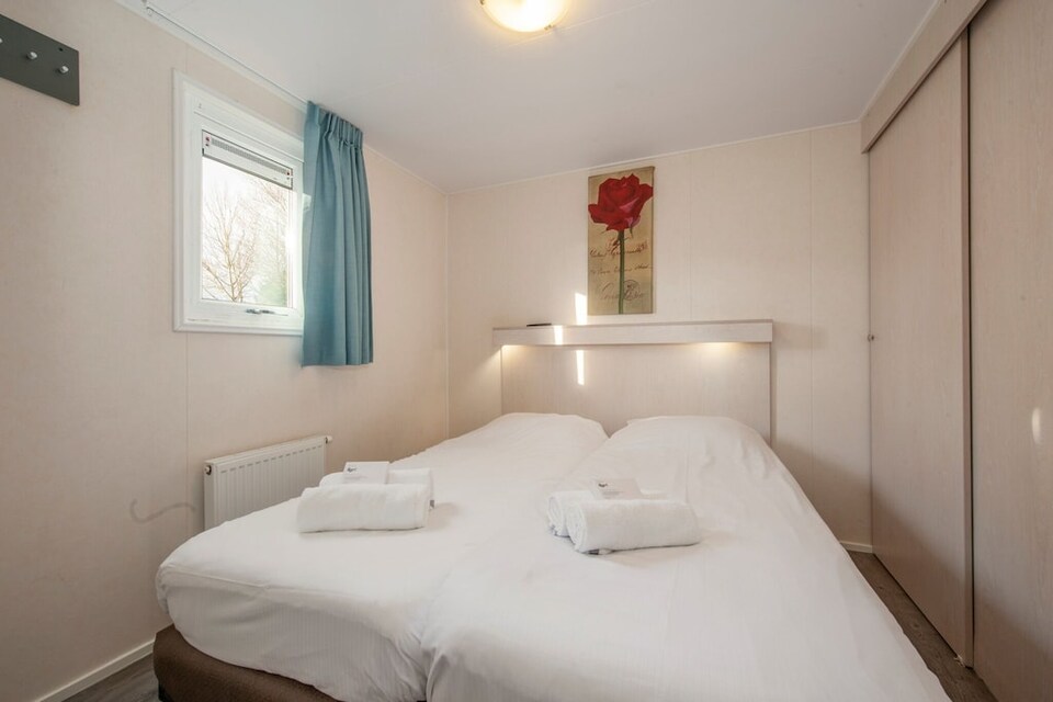 Chalet Near the Beach with Dishwasher, Noord-Beveland