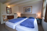 Holiday Home in Nieuwvliet near Beach