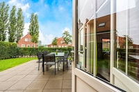 Breskens Haven: Relax, Explore & Dine