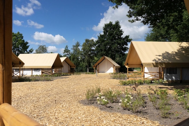 Tentlodge met veranda, vlakbij de Efteling