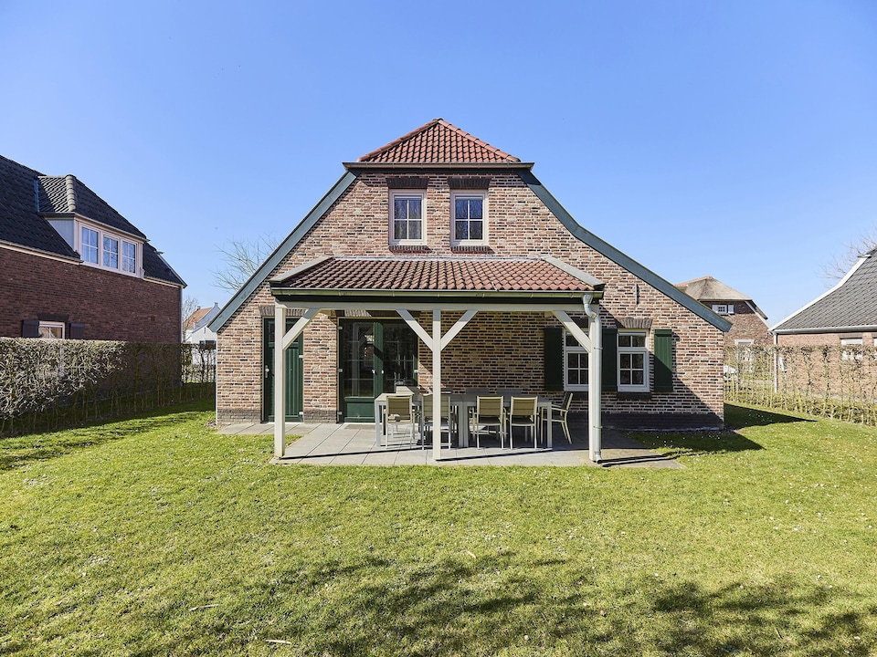 Farmhouse in Limburg with Private Sauna, Roggel