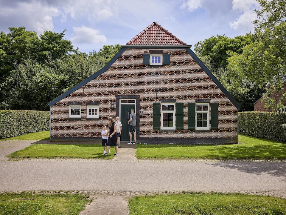 Farmhouse in Limburg with Private Sauna, Roggel